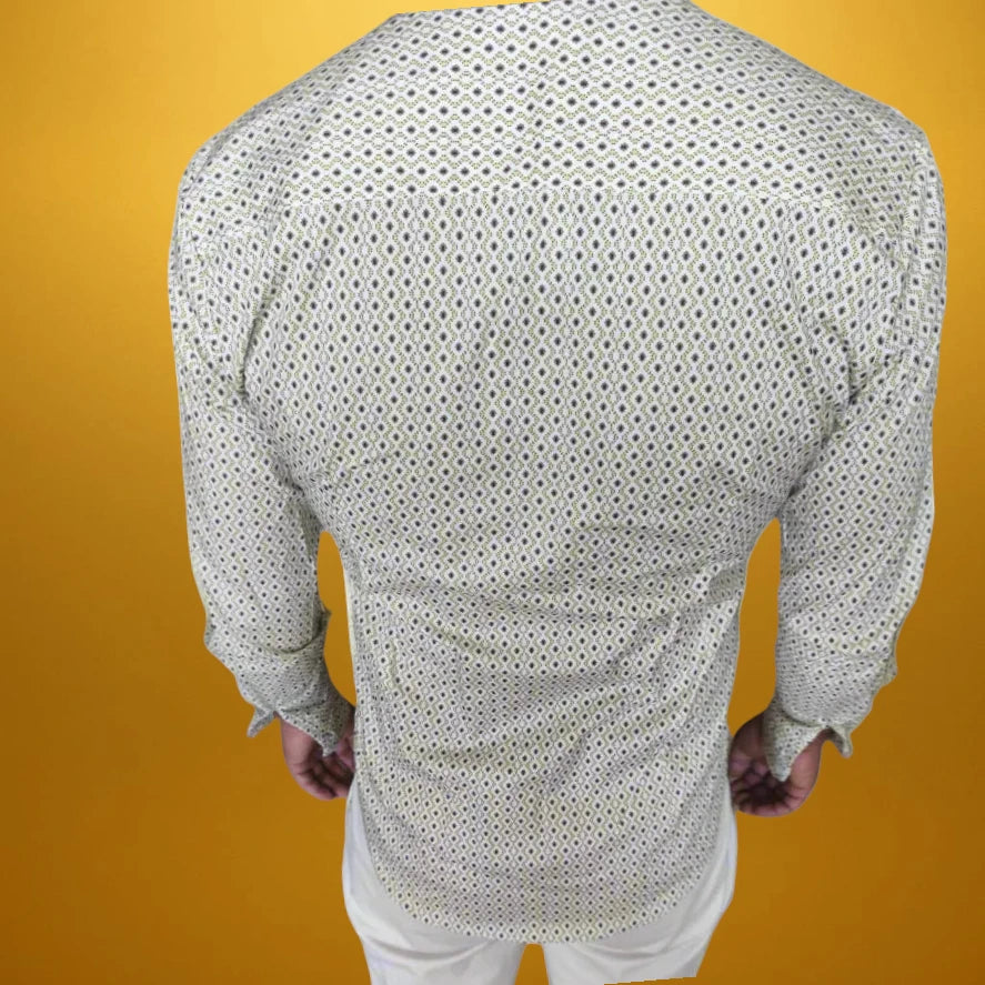 Вталена риза на точки